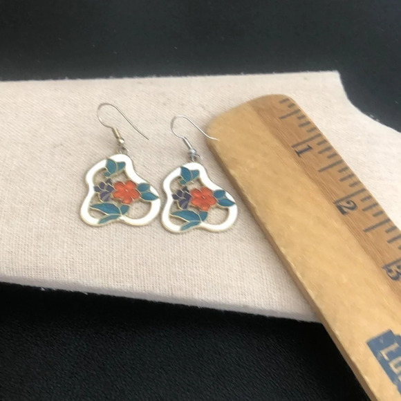 Vintage Flower Design Hook Earrings - Picture 2 of 2